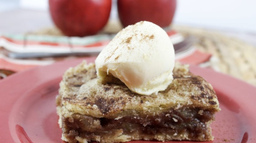 The Sweetest Dessert: Caramel Apple Bars - DELICIOUS! // PrettyExtraordinary.com