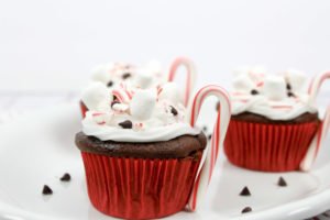 Hot Chocolate Holiday Cupcakes // PrettyExtraordinary.com